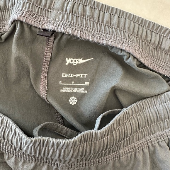 Nike Gray Yoga DriFit Joggers for Men - Picture 4 of 5